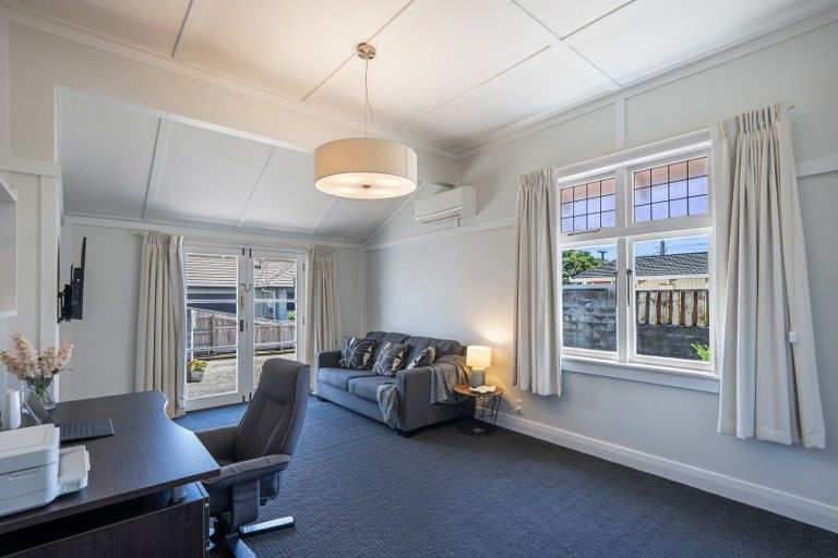 Photo of property in 556a Queen Street East, Levin, 5510