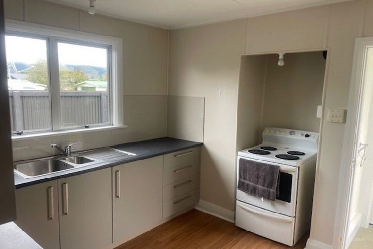 Photo of property in 8 Holmes Street, Waimate, 7924