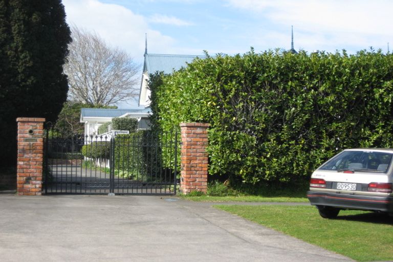 Photo of property in 16 Shortland Street, Lower Vogeltown, New Plymouth, 4310