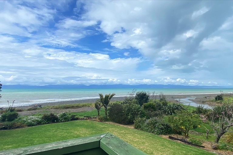 Photo of property in 1736 East Coast Road, Whakatiwai, Miranda, 2473