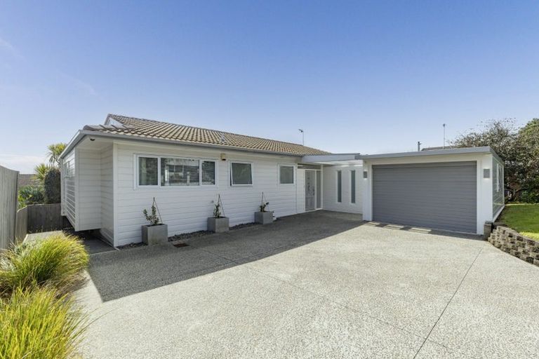 Photo of property in 8 Downsview Road, Pakuranga Heights, Auckland, 2010