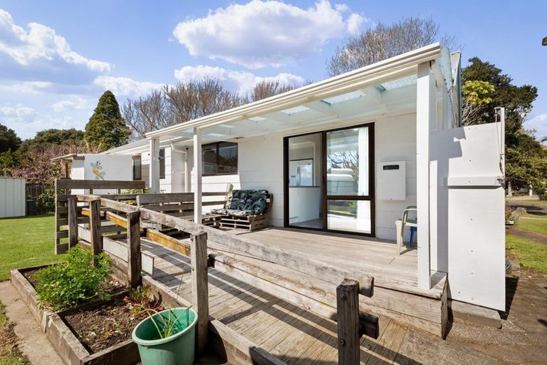 Photo of property in 4 Pohutukawa Drive, Athenree, Katikati, 3177