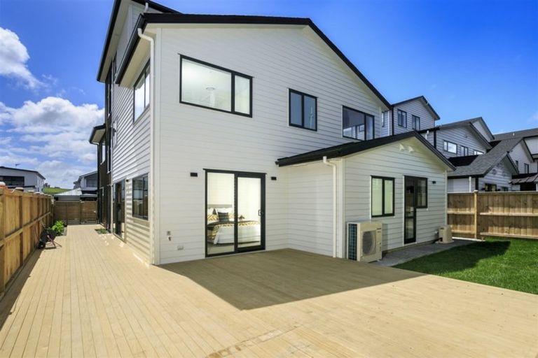 Photo of property in 8 Turutu Place, Long Bay, Auckland, 0630
