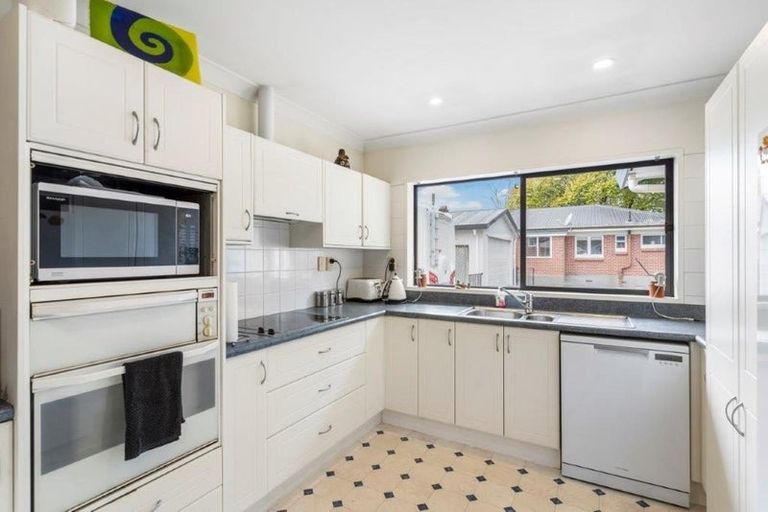 Photo of property in 401b Great South Road, Opaheke, Papakura, 2113