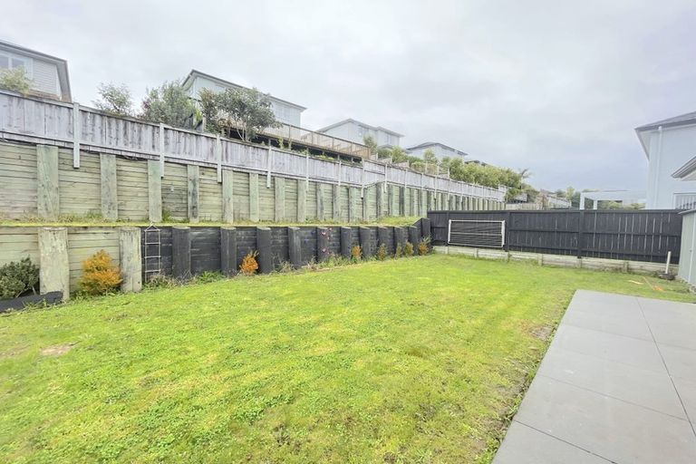 Photo of property in 74 Mackay Drive, Greenhithe, Auckland, 0632