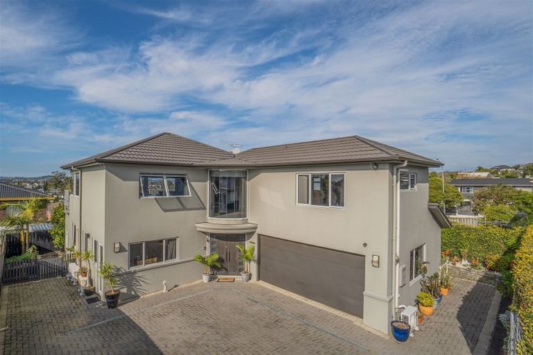 Photo of property in 4313a Great North Road, Glendene, Auckland, 0602