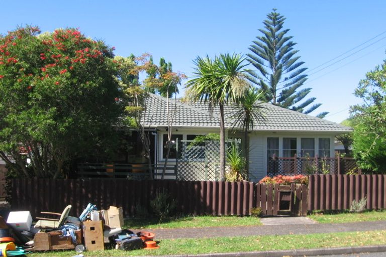 Photo of property in 18 Kelston Street, New Lynn, Auckland, 0600