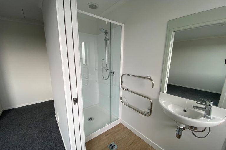 Photo of property in 5/5 Peachgrove Road, Te Atatu Peninsula, Auckland, 0610