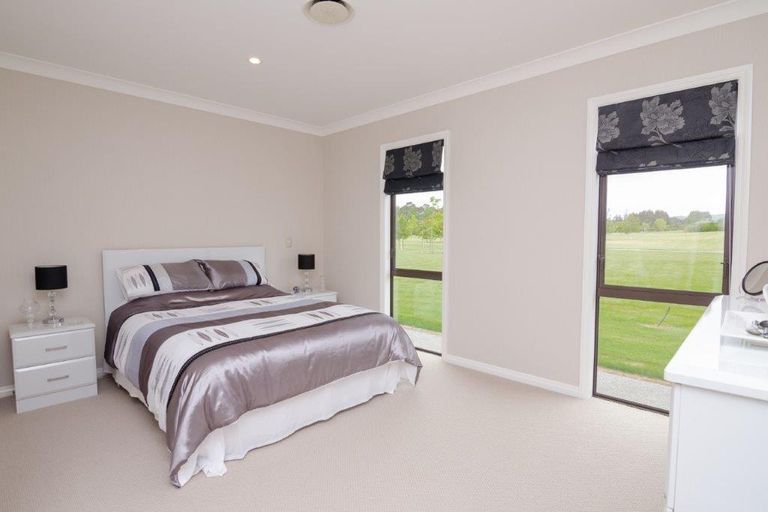 Photo of property in 6 Eagle Place, Martinborough, 5711
