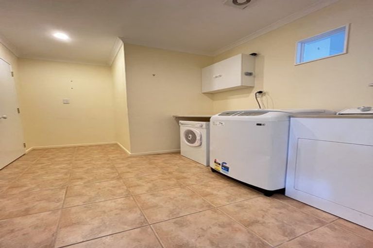 Photo of property in 33 Pendennis Point, Camborne, Porirua, 5026