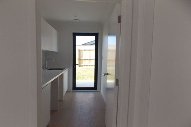 Photo of property in 18 Sardinia Grove, Fitzherbert, Palmerston North, 4410