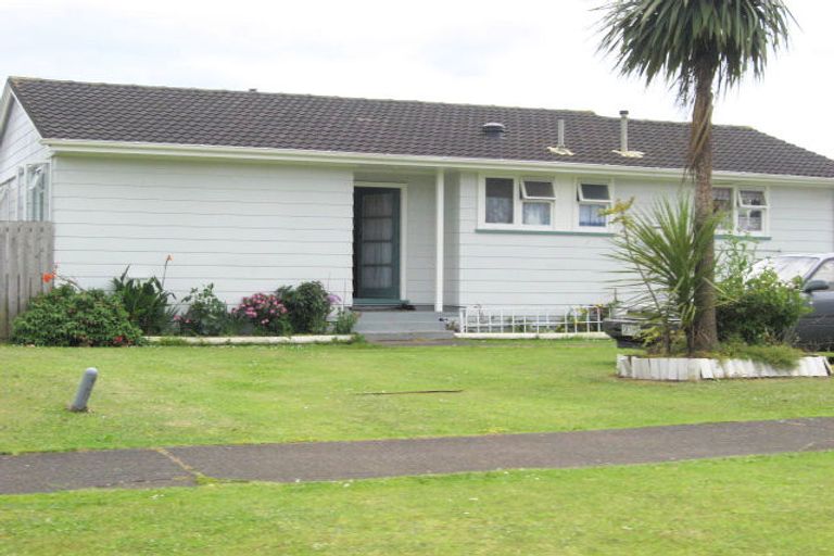 Photo of property in 12 Forbury Place, Mangere, Auckland, 2022
