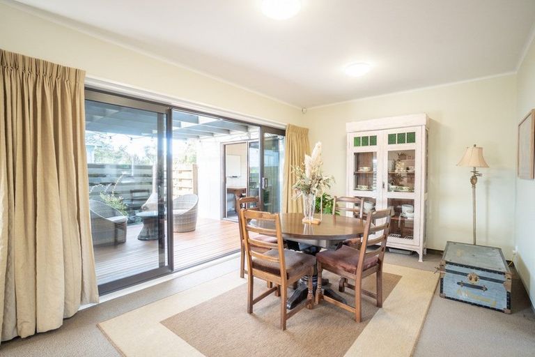 Photo of property in 15 Raglan Avenue, Cloverlea, Palmerston North, 4412