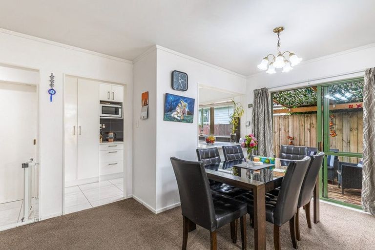 Photo of property in 1/28 Harrington Road, Henderson, Auckland, 0610