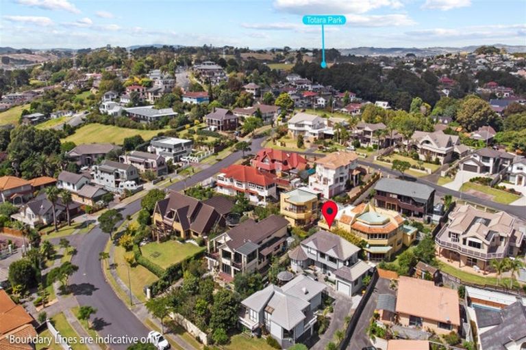Photo of property in 2/12 Santa Monica Place, Goodwood Heights, Auckland, 2105