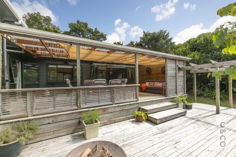 Photo of property in 5 Muriwai Road, Waimauku, 0812