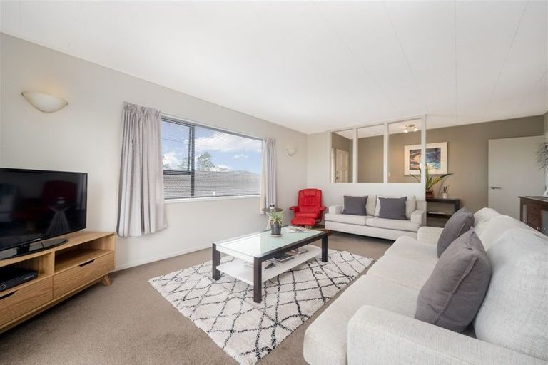 Photo of property in 19 Glenshee Place, Highland Park, Auckland, 2010