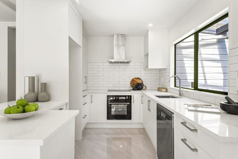 Photo of property in 9/179 Mokoia Road, Birkenhead, Auckland, 0626