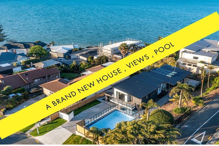 Photo of property in 1 Rangitoto View Road, Cockle Bay, Auckland, 2014