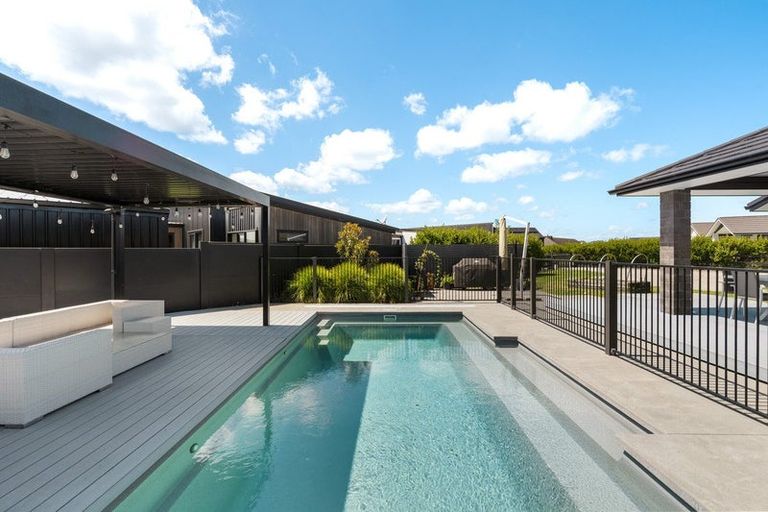 Photo of property in 15 Mike Smith Drive, Cambridge, 3434