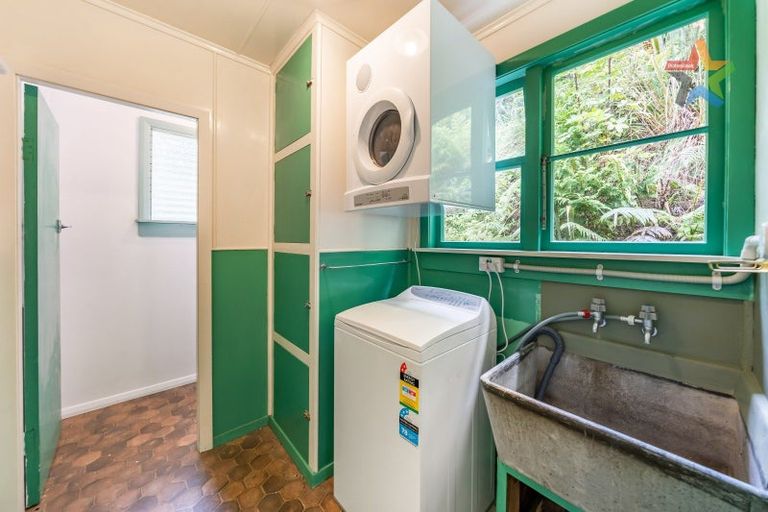 Photo of property in 4 Powell Road, Kelson, Lower Hutt, 5010