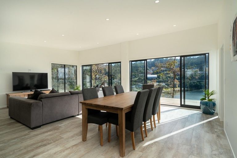 Photo of property in 19 Parawera Drive, Acacia Bay, Taupo, 3330