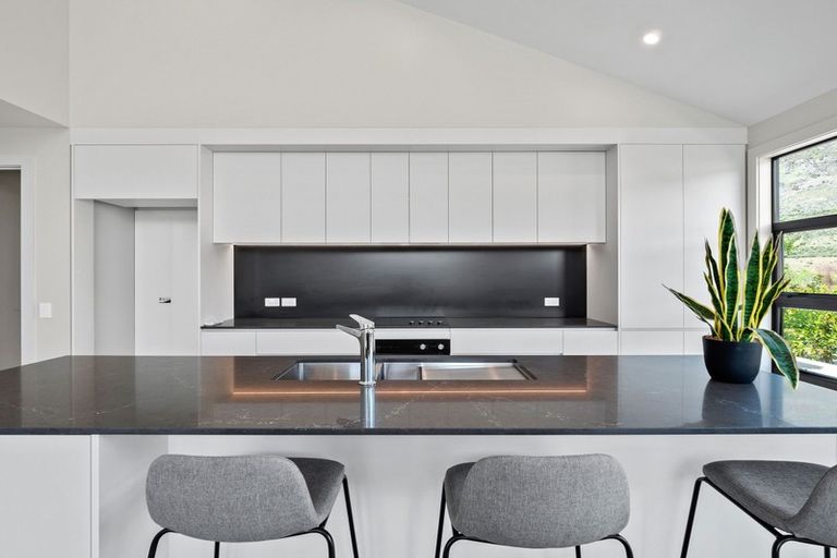 Photo of property in 35 Alps View Place, Lake Hayes, Queenstown, 9304