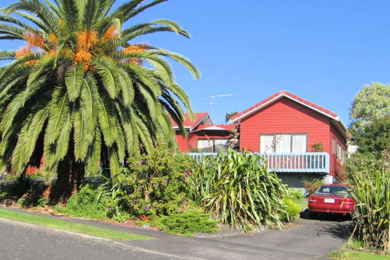 Photo of property in 2/7 Courant Place, Clover Park, Auckland, 2019