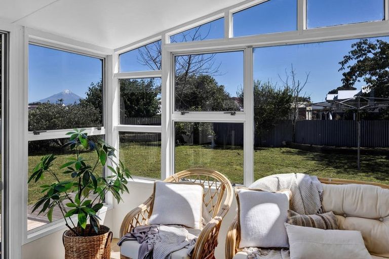 Photo of property in 25 Argyle Street, Hawera, 4610