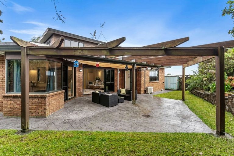 Photo of property in 17 San Valentino Drive, Henderson, Auckland, 0612