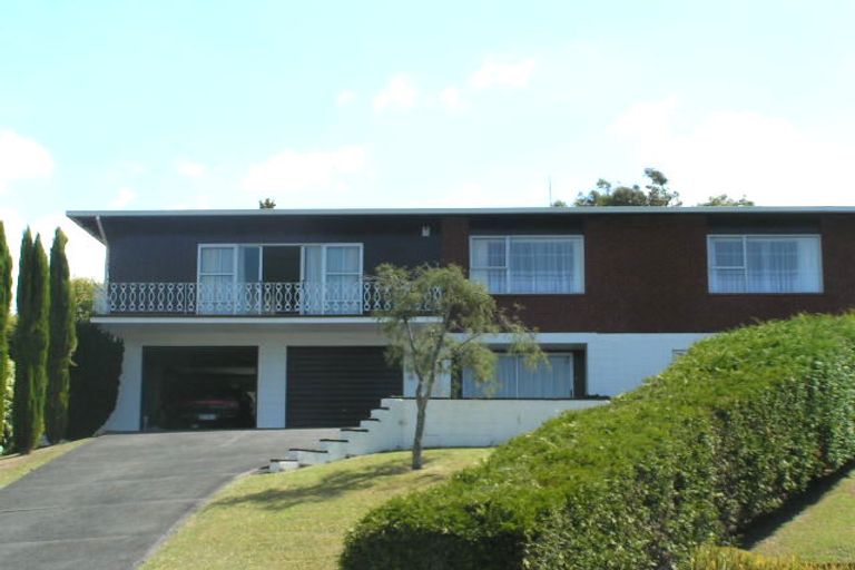 Photo of property in 24 Ravenwood Drive, Forrest Hill, Auckland, 0620