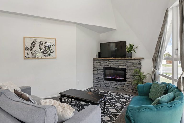 Photo of property in 1/280 Memorial Avenue, Burnside, Christchurch, 8053