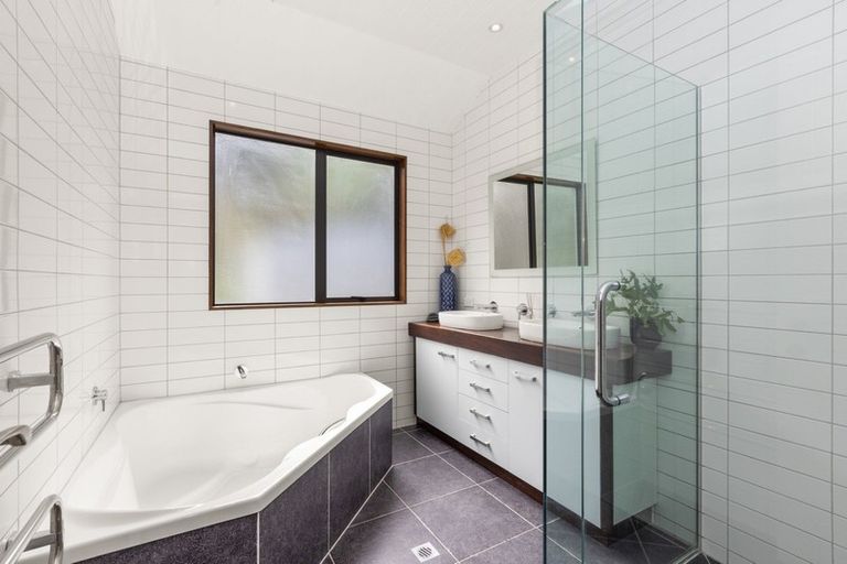 Photo of property in 18 Lakeview Terrace, Taradale, Napier, 4112