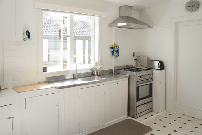 Photo of property in 4 Wolsley Avenue, Milford, Auckland, 0620