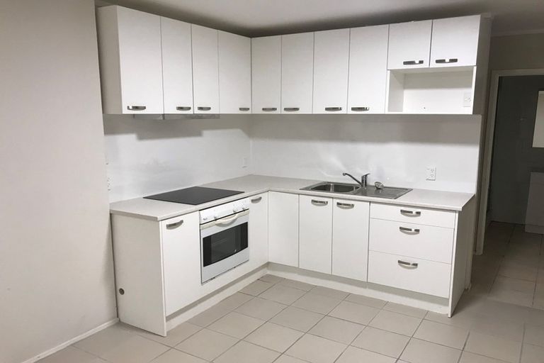 Photo of property in 4 Tupaki Place, Pakuranga Heights, Auckland, 2010