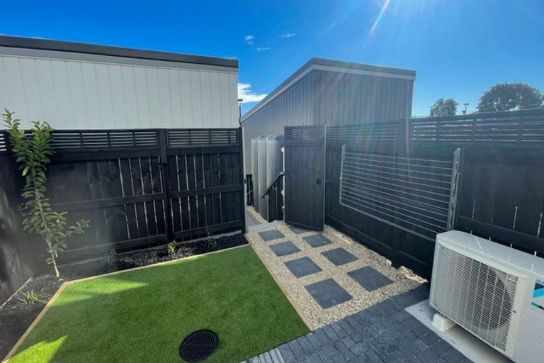 Photo of property in 26 Manarini Road, Westgate, Auckland, 0614