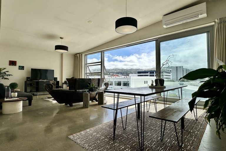 Photo of property in 1/25 Home Street, Mount Victoria, Wellington, 6011