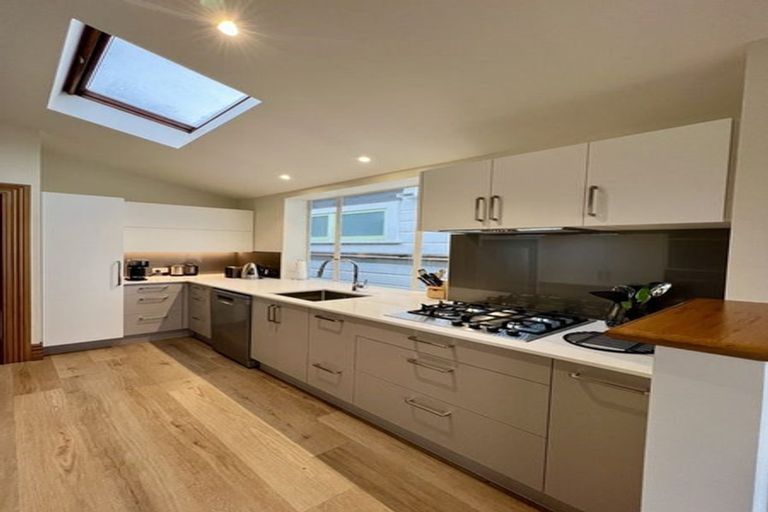 Photo of property in 2/9 King Edward Parade, Devonport, Auckland, 0624