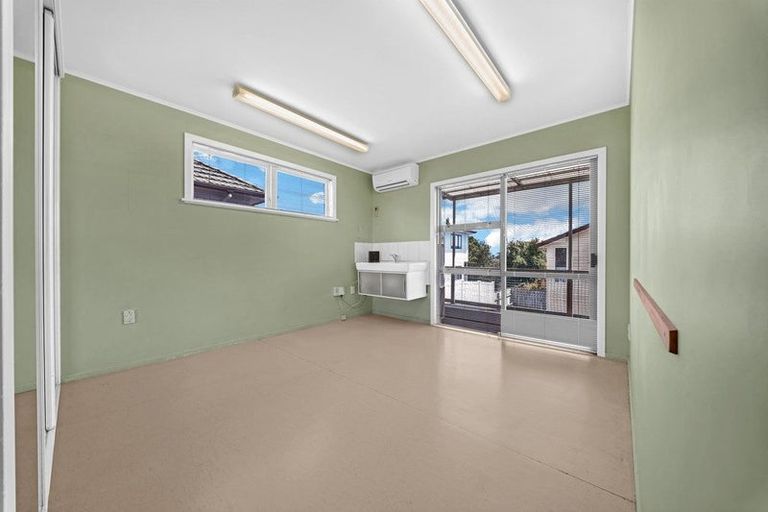 Photo of property in 1/261 Don Buck Road, Massey, Auckland, 0614