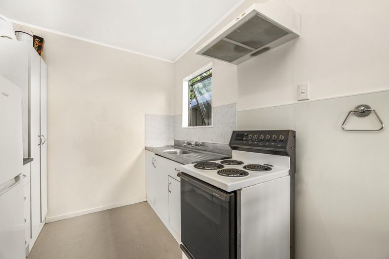 Photo of property in 1/12 De Bloge Place, Clendon Park, Auckland, 2103