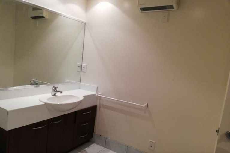 Photo of property in St Peters Apartments, 2c/192 Willis Street, Te Aro, Wellington, 6011