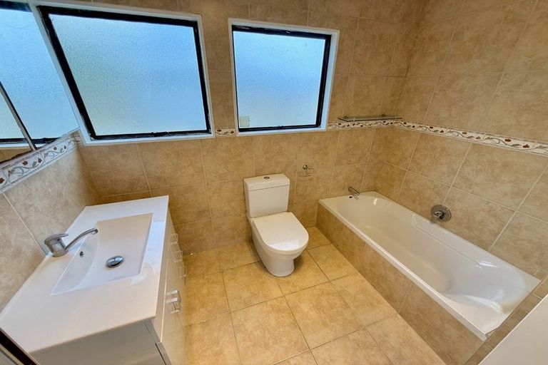 Photo of property in 2/2 Esperanto Road, Papatoetoe, Auckland, 2025