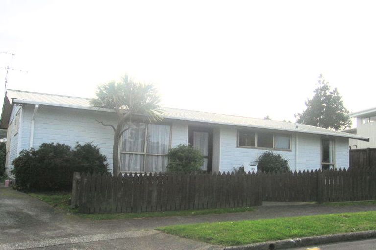 Photo of property in 16 Maple Grove, Maungaraki, Lower Hutt, 5010