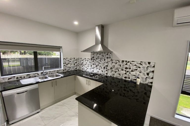 Photo of property in 1 Nagra Lane, Papakura, 2110