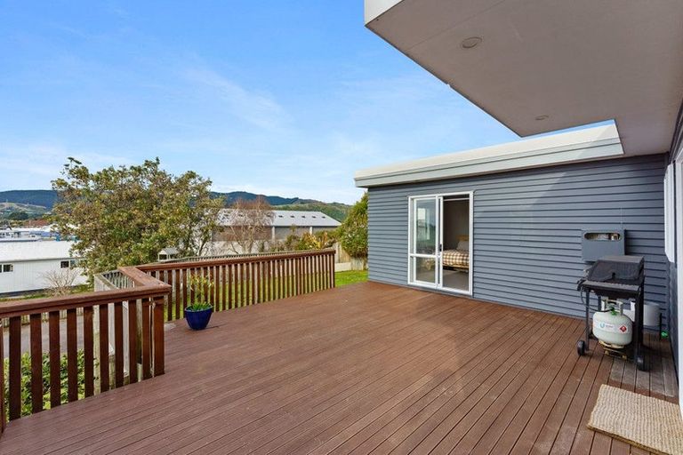 Photo of property in 33 Margaret Road, Raumati Beach, Paraparaumu, 5032