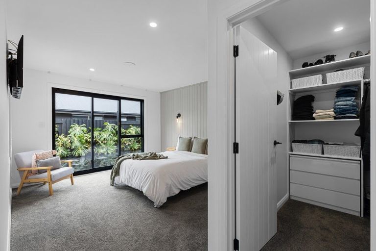 Photo of property in 43 Coutts Way, Fitzherbert, Palmerston North, 4410