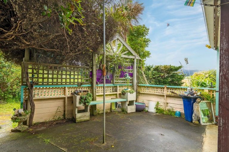 Photo of property in 22 Whangaimoana Beach Road, Whangaimoana, Featherston, 5772