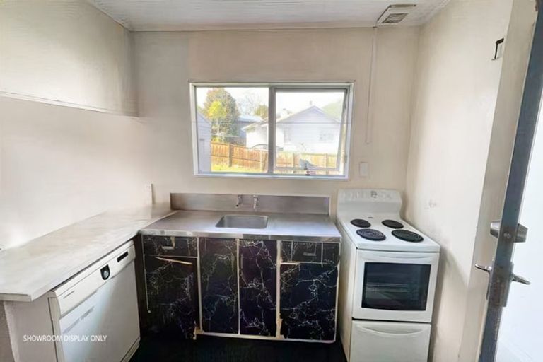 Photo of property in 1 Ballial Place, West Harbour, Auckland, 0618