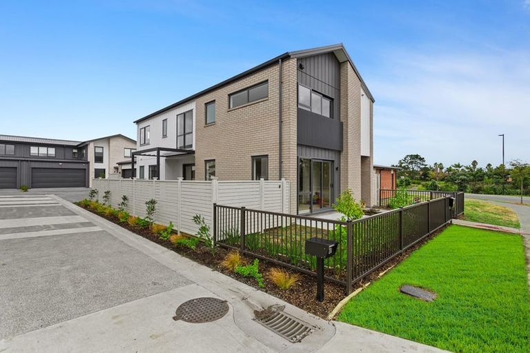 Photo of property in 16 Riria Crescent, Takanini, 2112