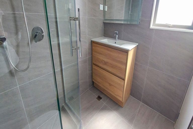 Photo of property in 20a Mackenzie Street, Te Atatu South, Auckland, 0610